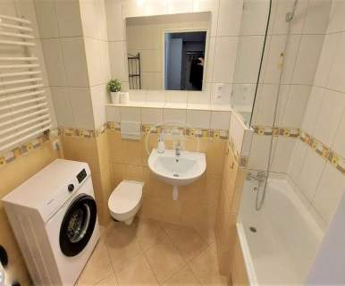 OSOBNE POKOJE, BALKON, UMEBLOWANE,