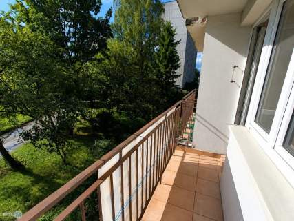2 lub 3 pokoje, loggia,1 piętro, winda