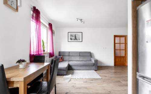 balkon duża piwnica w cenie 3 pokoje