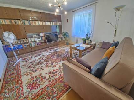 Pół domu/Gaj/ piękny ogród/