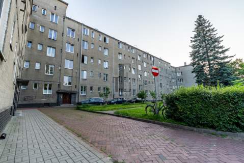 3 pokoje z balkonem w kamienicy w sercu Żoliborza