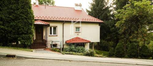 DOM 110M2- KROSNO-UL WIEJSKA- DZIAŁKA 8.20 AR