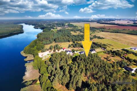 Prywatna plaża, teren i las nad jeziorem Dołgie.