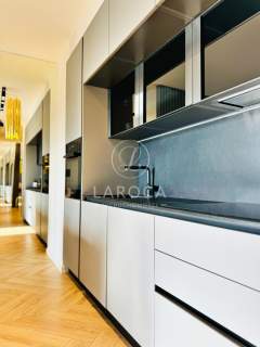 Apartament 2 pokoje, winda, ogród/garaż.