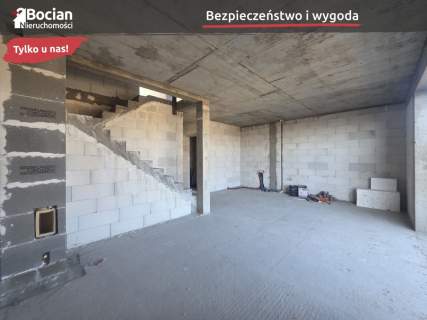 Nowoczesny budynek w stanie deweloperskim premium 