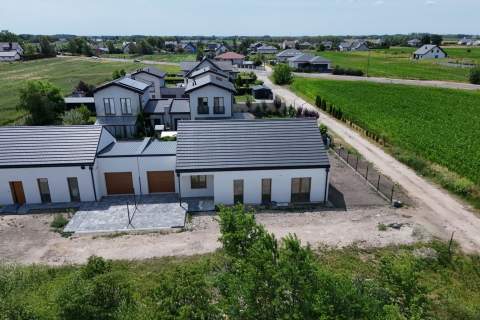 Dom 102 m parteru 43 m poddasza PKP 1 km gm. Błonie