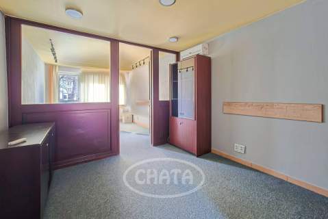 LOKAL BIUROWO-USŁUGOWY/40 M2 BALKON