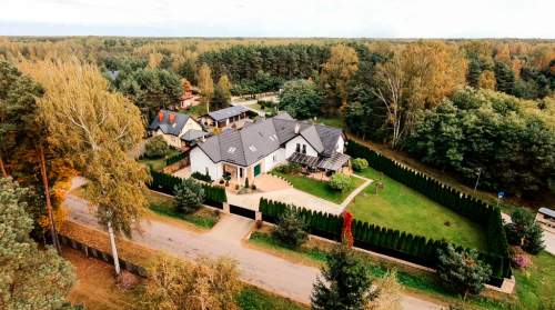 Urokliwy dom z przestrzenią mieszkalną i biznesową