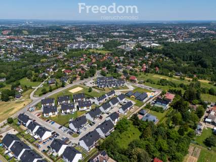 Wieliczka - z ogródkiem i 2 miejscami parkingowymi