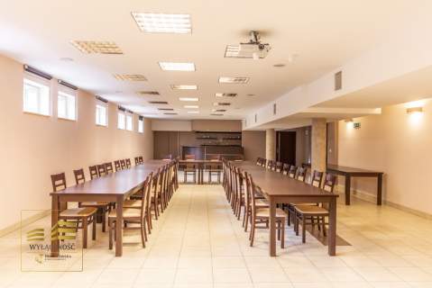 Hotel z restauracją 1500 m - duża działka 4400 m 