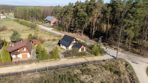 Dom z Energią ze Słońca i Lasem za Oknem- Zielona