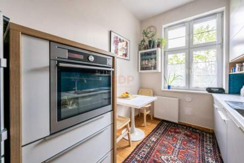 3 pokoje osobna kuchnia wysokie sufity balkon kamienica