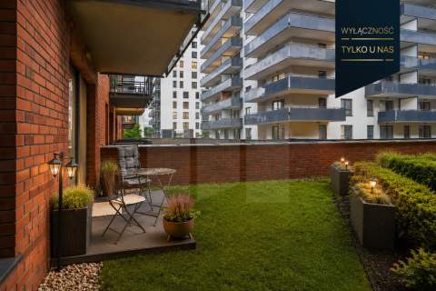Stylowy apartament z halą garażową i tarasem