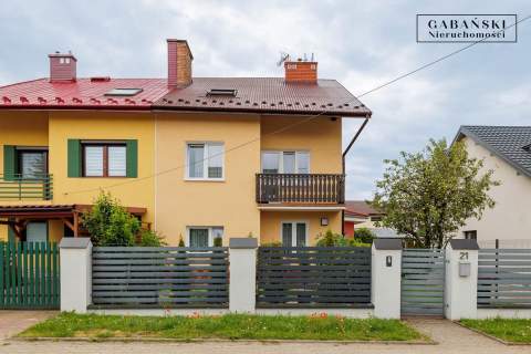 DOM W DOSKONAŁEJ LOKALIZACJI - KOMINEK, TARAS I OG