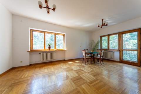 Dwa bliźniaki na dużej działce w Wawrze