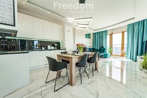 Platan Tower Piękne mieszkanie i widok 10 piętro.