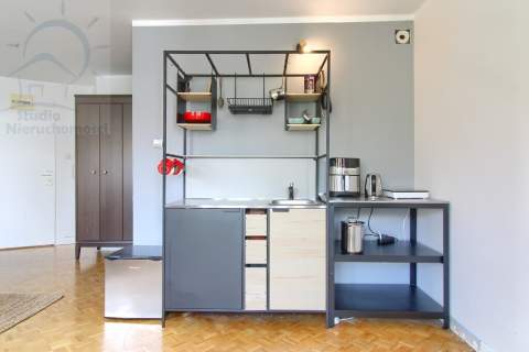2 pokoje, 2 piętro, duży balkon, do remontu