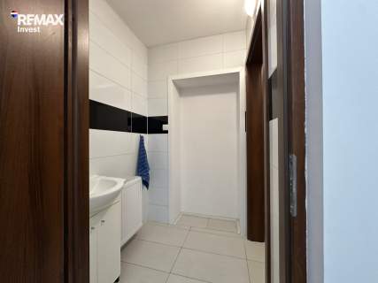 Hala magazynowa z biurem 216 m Bielsko-Biała