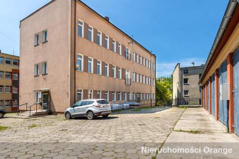 Budynek biurowy z parkingiem w centrum miasta