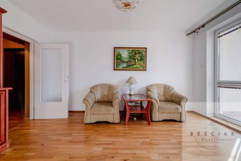 Tarnów ul. Dąbrowskiej 26 1.p. 64 m2 balkon piwnica k