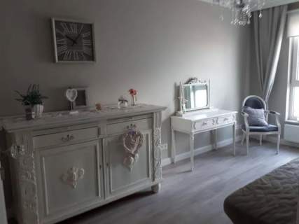 2 pokoje z halą garażową blisko morza i plaży