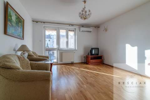Tarnów ul. Dąbrowskiej 26 1.p. 64 m2 balkon piwnica k