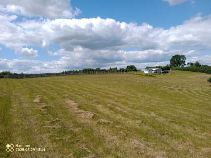 Działka z WZ, linią brzegową jeziora i winnicą