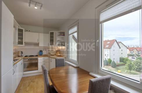 Wysoki standard, dobry rozkład Balkon, piwnica