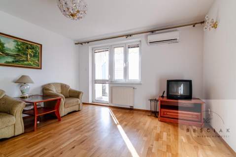 Tarnów ul. Dąbrowskiej 26 1.p. 64 m2 balkon piwnica k