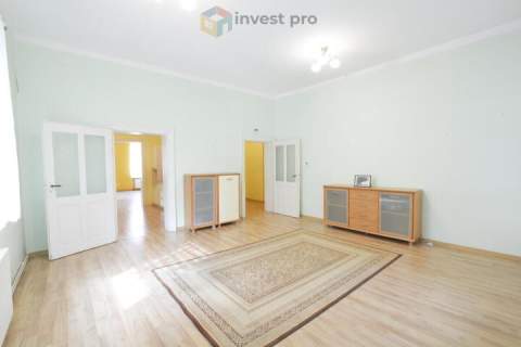 1 piętro, zadbana kamienica, 90 m2