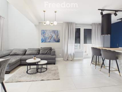 Dwupoziomowy apartament z klimatyzacją. Taras.