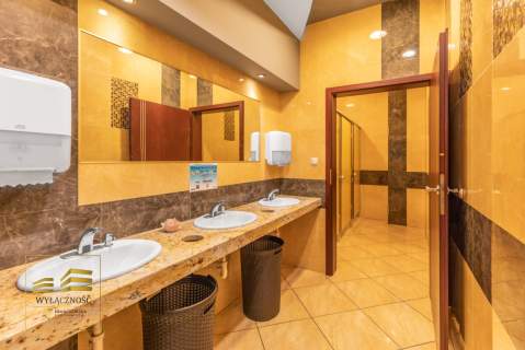 Hotel z restauracją 1500 m - duża działka 4400 m 