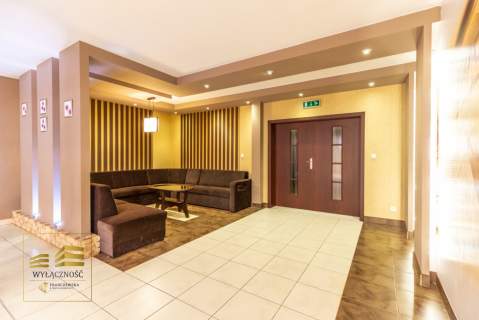 Hotel z restauracją 1500 m - duża działka 4400 m 