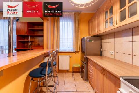 blisko skm, balkon, miejsca postojowe za bramą