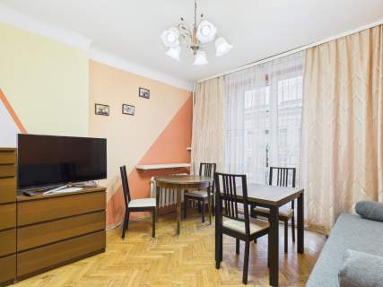 Centrum Warszawy-duże mieszkanie- do remontu