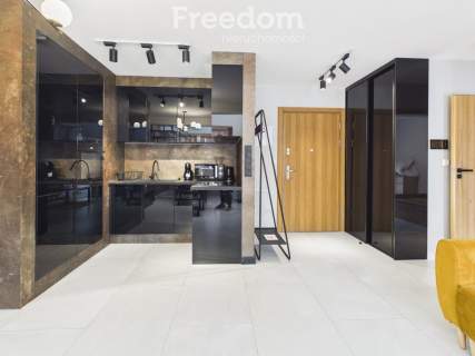 Dwupoziomowy apartament z antresolą 69.6 m2