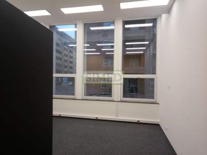 Stacja Centrum ok 5 minut od biurowca,dostęp 24h,