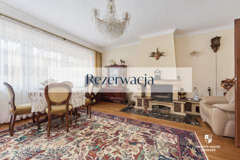 Duży, narożny dom w cichej okolicy