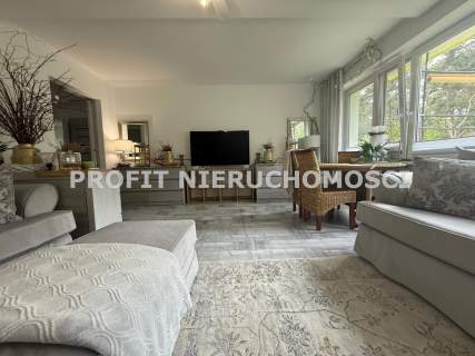 Nowocześnie wyremontowane i wykończone, balkon