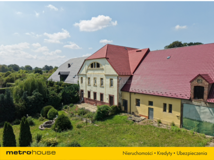Przypałacowy folwark w Zagrodnie na 1,5 ha gruntu