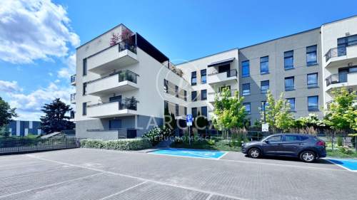 Apartament 2 pokoje, winda, ogród/garaż.