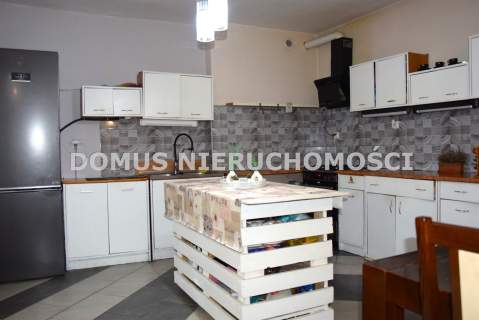 Dom w Brzezinach na spokojnym osiedlu