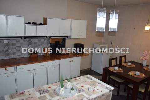 Dom w Brzezinach na spokojnym osiedlu