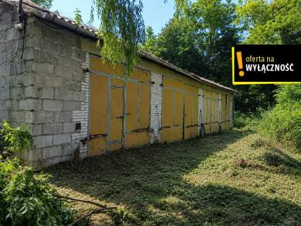 Dom z zabudowaniami gospodarczymi   Dziewięczyce