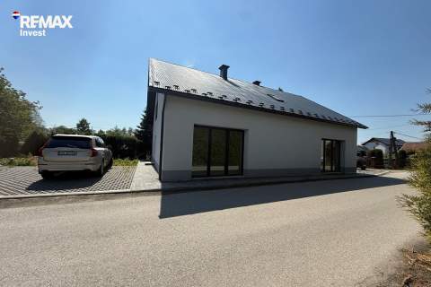 Dom dwulokalowy w stanie deweloperskim