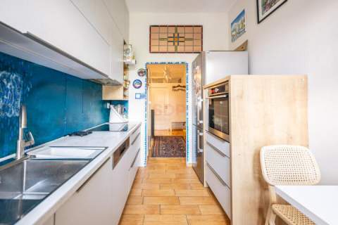 3 pokoje osobna kuchnia wysokie sufity balkon kamienica