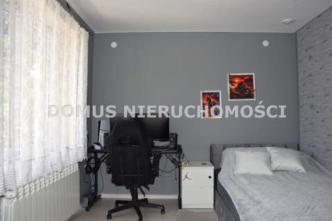 Dom w Brzezinach na spokojnym osiedlu