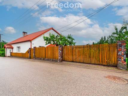 Dom w Bisztynku, ok. 85 m2 z działką i garażem
