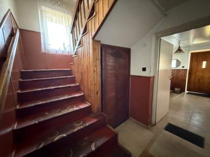 Dom z 3 niezależnymi wejściami na 2 bądź 3 rodzin