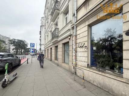 Na wynajem lokal usługowy 55,5m2 na Targowej, parter, witryny,...